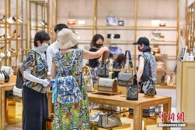 掛洋牌賣國(guó)貨 箱包銷售中的營(yíng)銷迷思與國(guó)產(chǎn)品牌的價(jià)值回歸